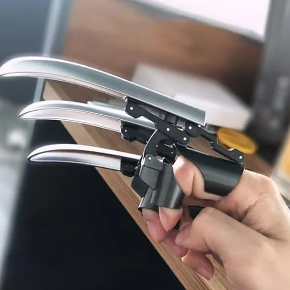 Mechanical Retractable Wolf Claw
