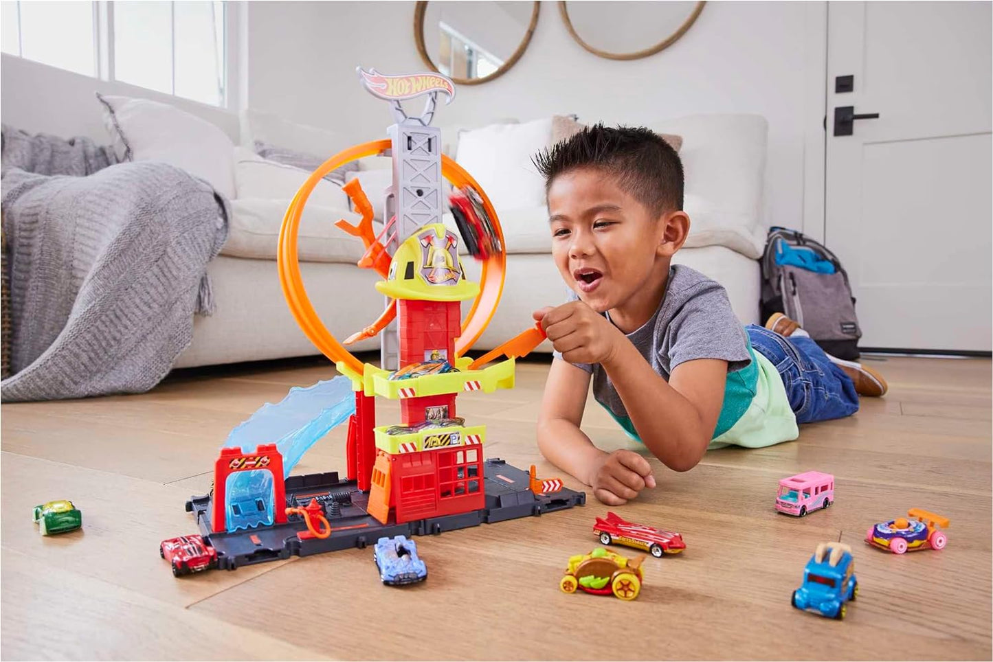 Hot Wheels City with 1 Toy Car, Kid-Powered Elevator, Water-Like Ramp, Track-Play Features, Connects to Other Sets, Fire Station with Super Loop For Ages 4+