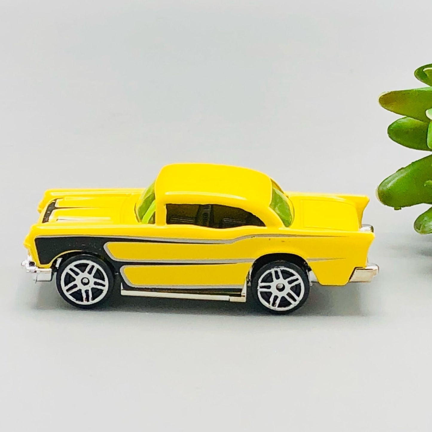 Hot Wheel Set with Display Racks